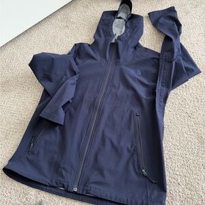 The North Face Men's Dark Blue Dryvent Shell Jacket Medium